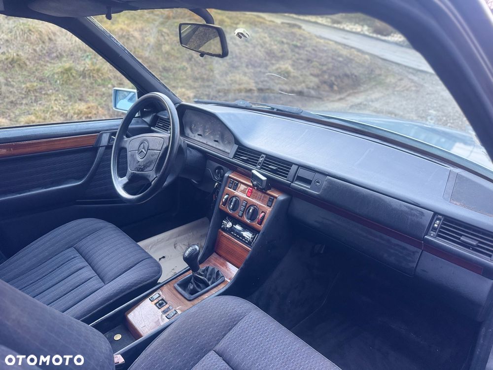 Mercedes-Benz W124 (1984-1993) - 38