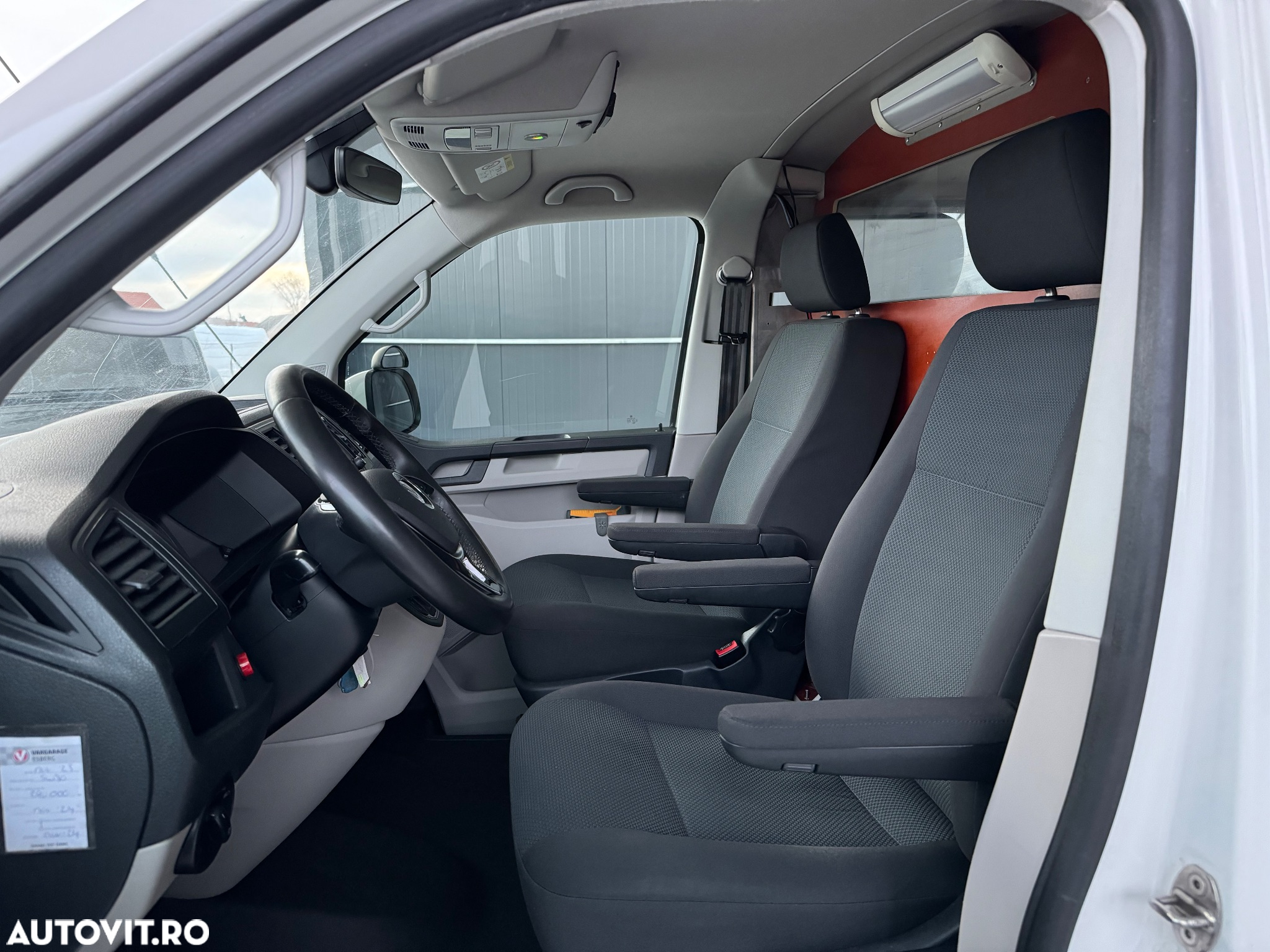 Volkswagen Transporter 4MOTION (4X4) DSG - 19