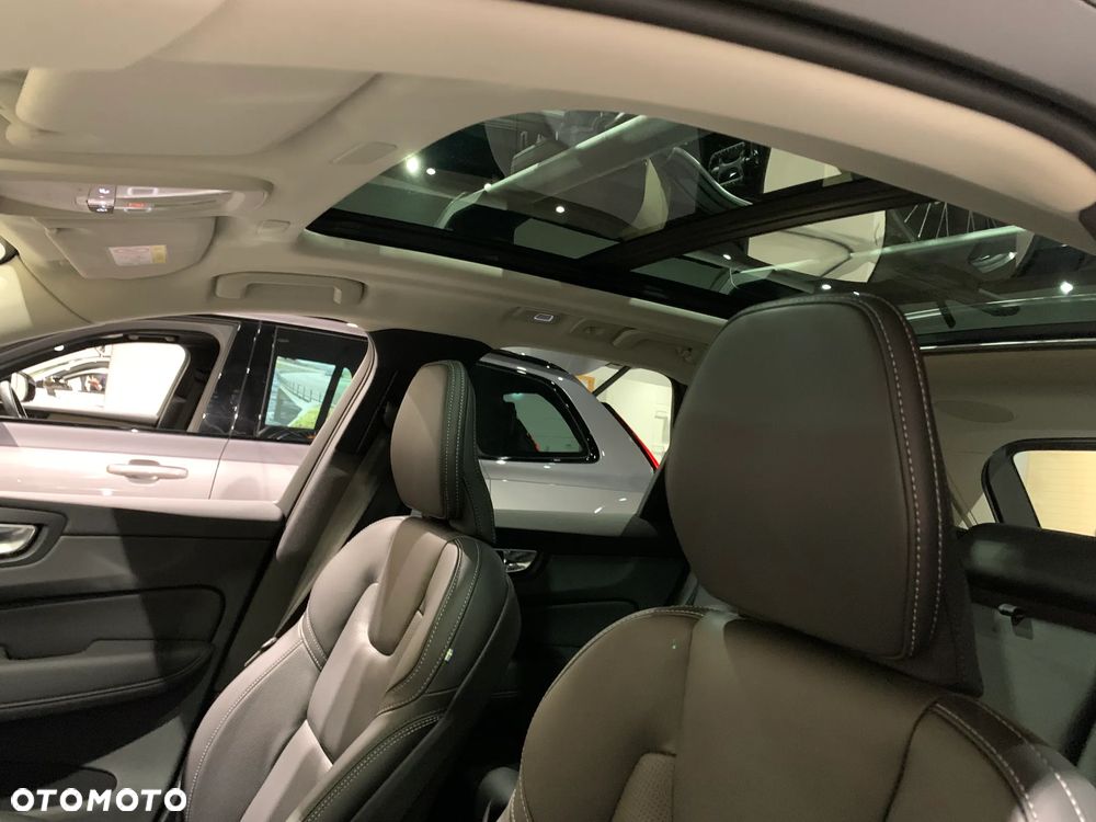Volvo XC 60 B5 B AWD Ultra Bright - 4