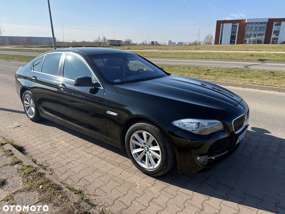 BMW Seria 5 525d xDrive - 2