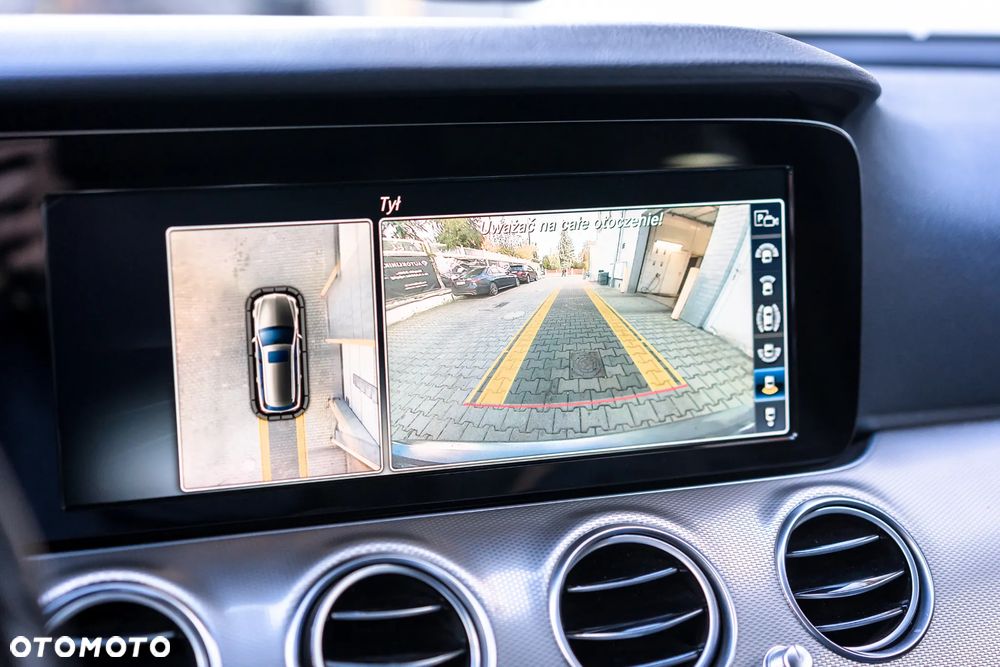 Mercedes-Benz Klasa E 220 d 4-Matic 9G-TRONIC - 22