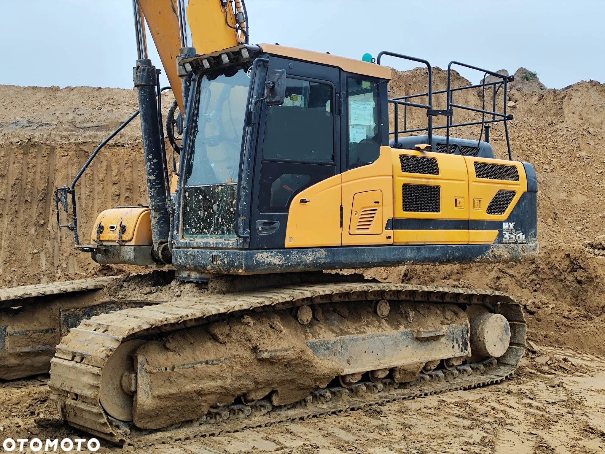 Hyundai HX-330 L - 2