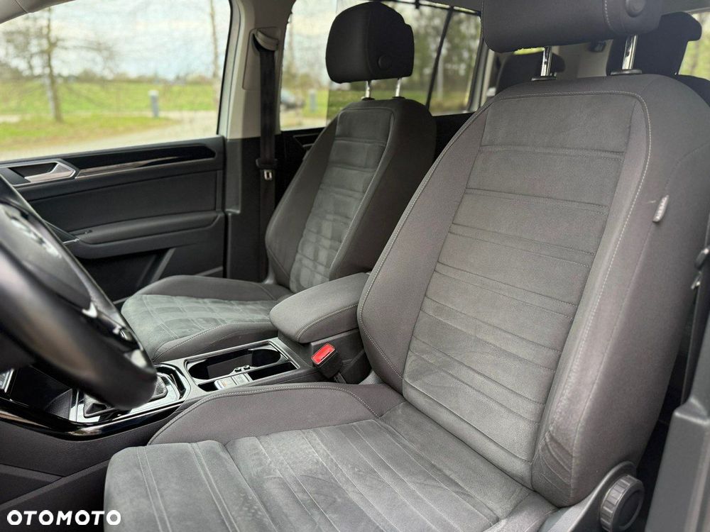 Volkswagen Touran - 25