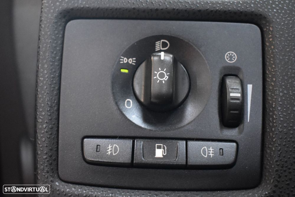 Volvo C70 2.4 D5 Momentum - 46