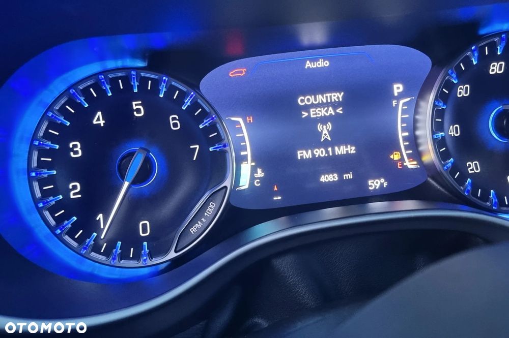 Chrysler Pacifica - 8