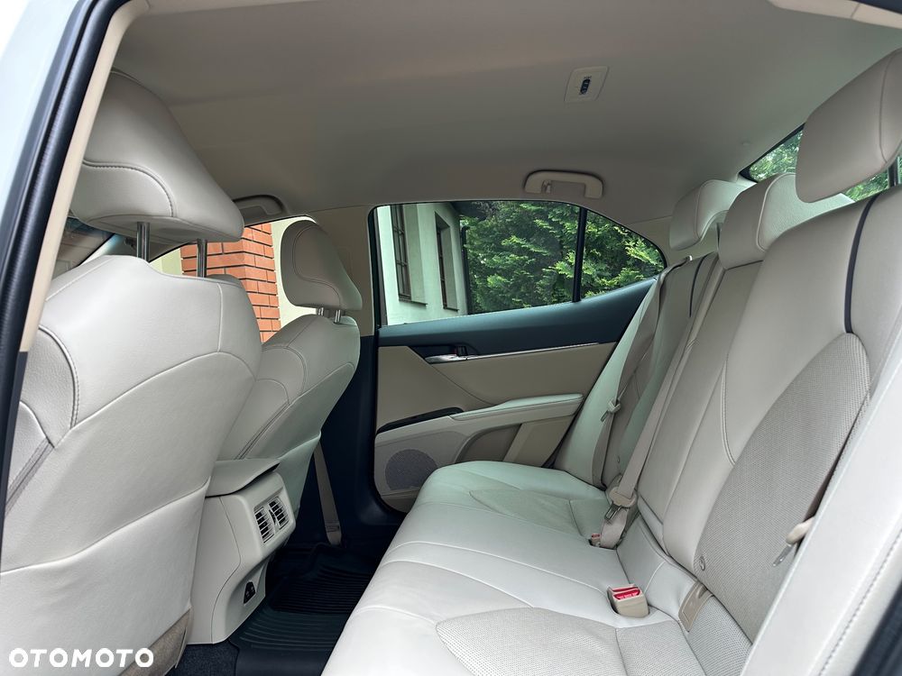 Toyota Camry 2.5 Hybrid Executive CVT - 18
