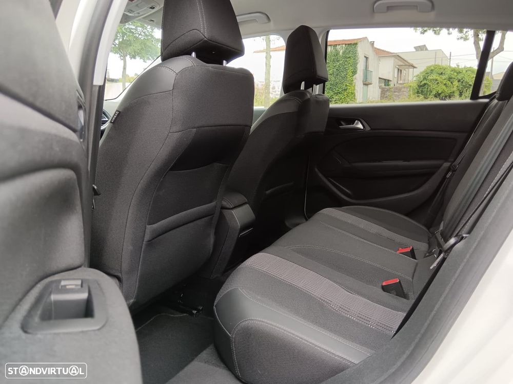 Peugeot 308 1.2 PureTech Allure EAT8 - 22