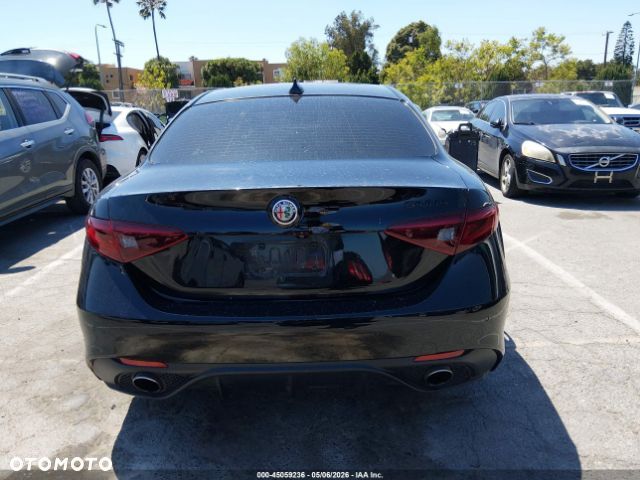 Alfa Romeo Giulia 2.0 Turbo 16V AT8 Veloce Ti - 16