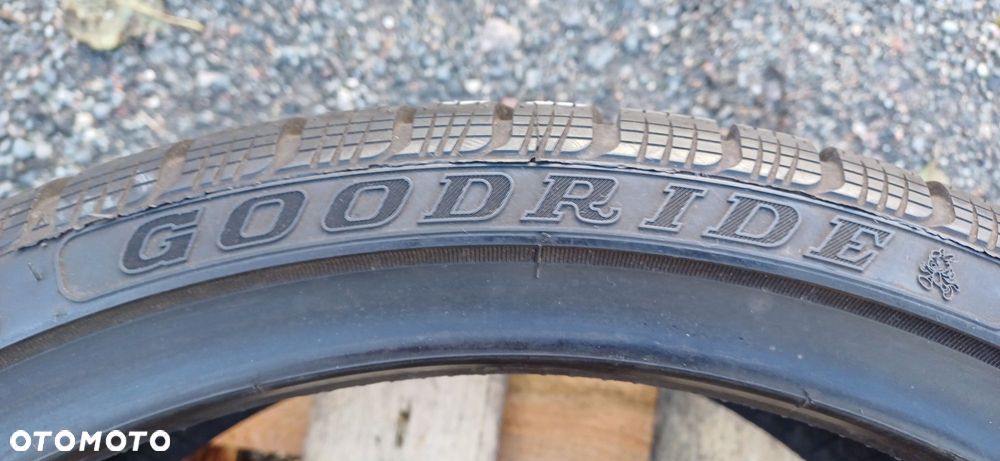 GOODRIDE 225/35R19 88V , pojedyńcza używana opona zimowa. - 3