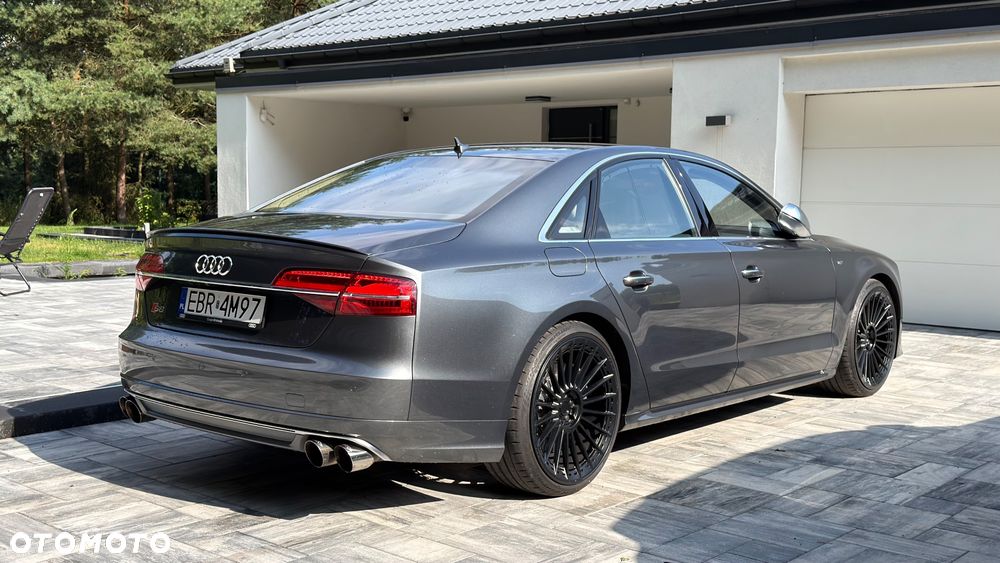 Audi S8 - 2