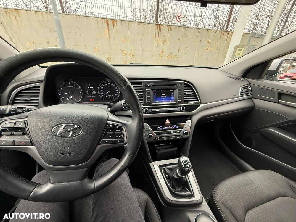 Hyundai Elantra 1.6 MPi Highway - 12