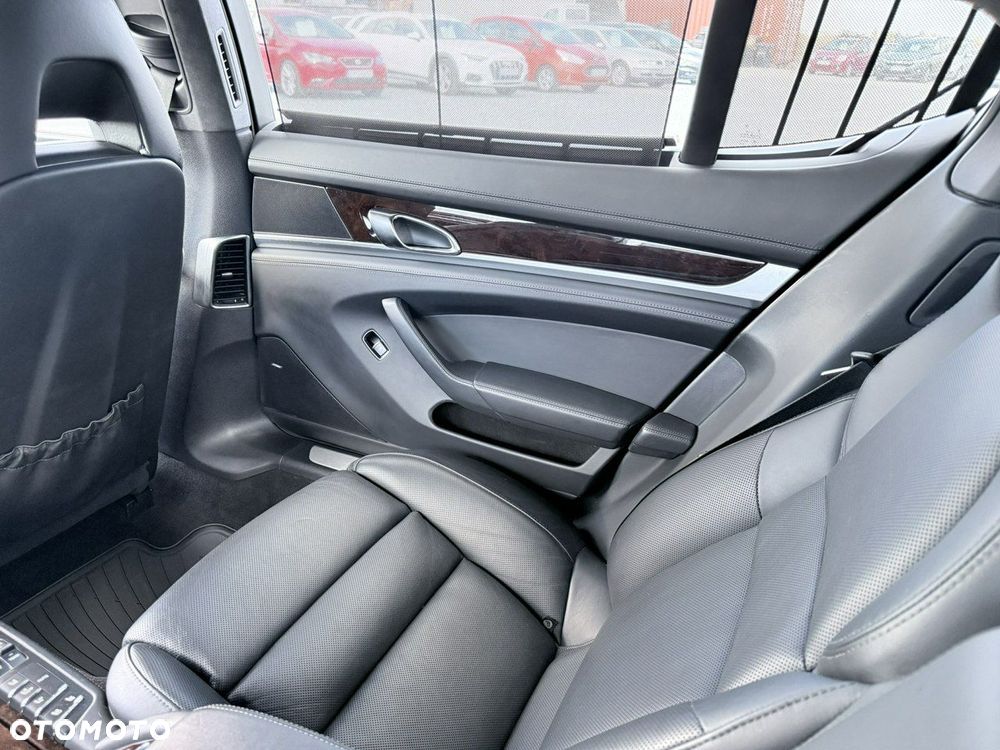 Porsche Panamera Turbo Executive - 20