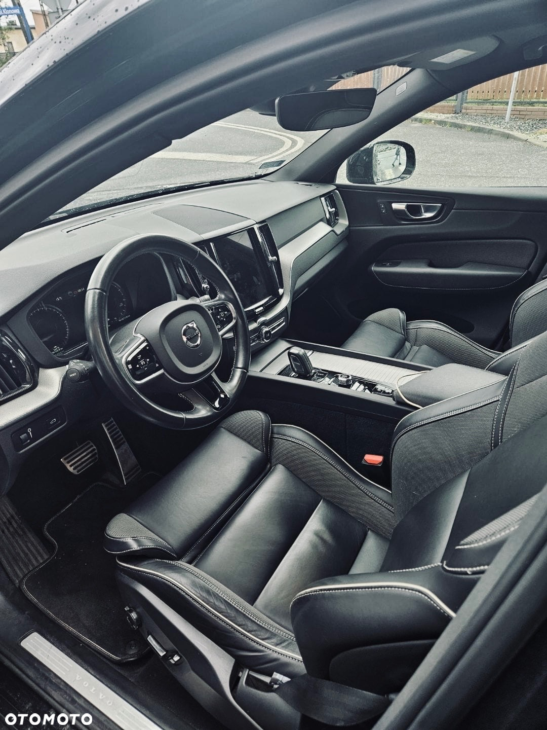 Volvo XC 60 T4 R-Design - 11