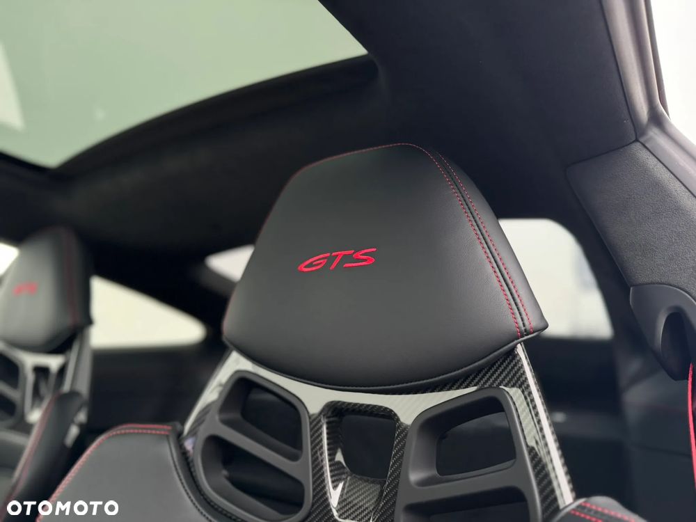 Porsche 911 Carrera 4 GTS PDK - 12
