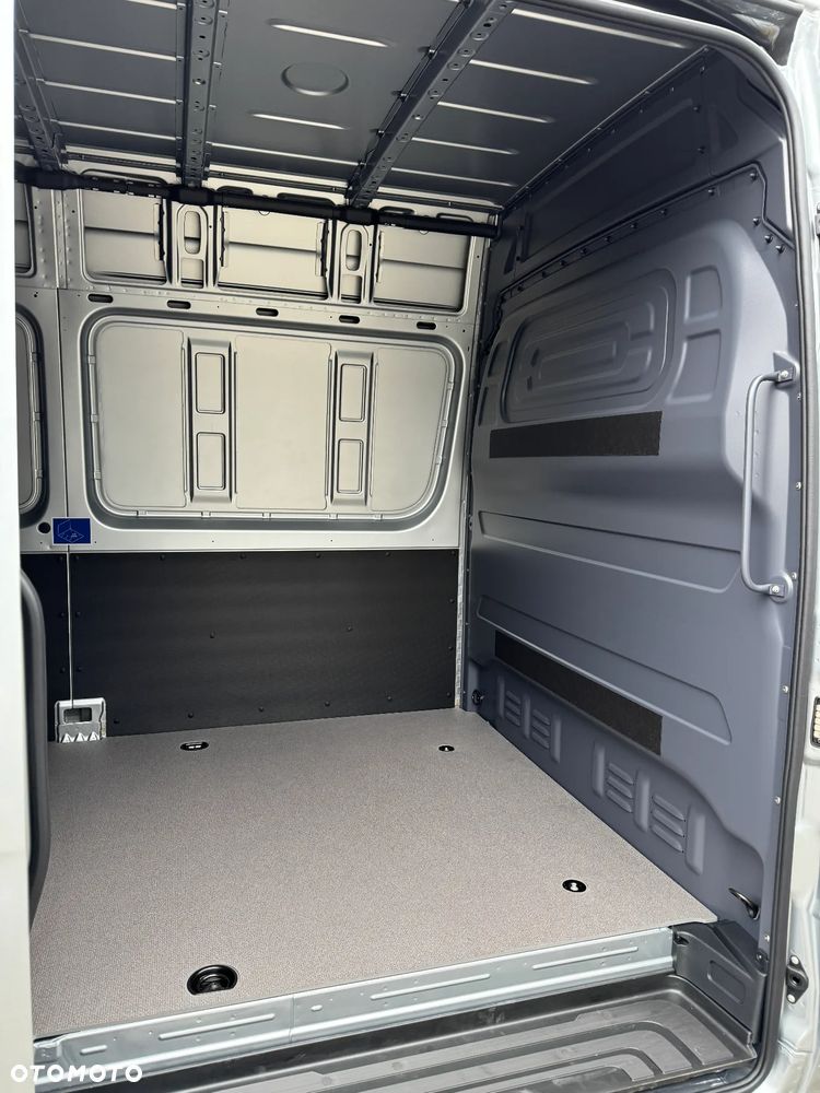 Mercedes-Benz Sprinter - 28