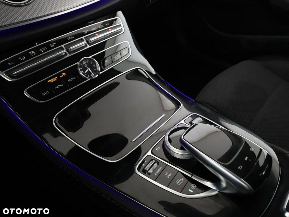 Mercedes-Benz Klasa E 250 9G-TRONIC Avantgarde - 30
