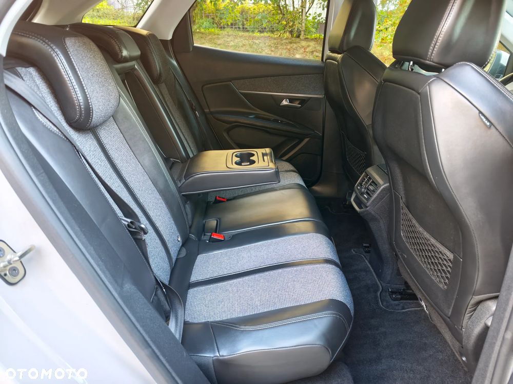 Peugeot 3008 PureTech 130 Stop & Start GPF Allure - 32