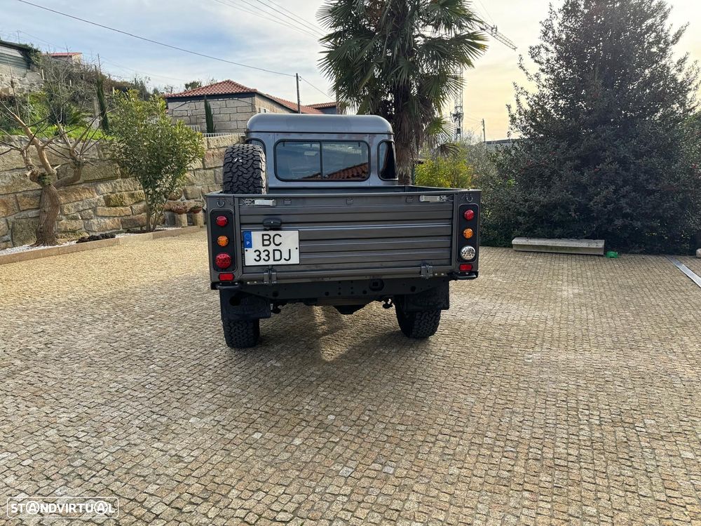 Land Rover Defender - 12