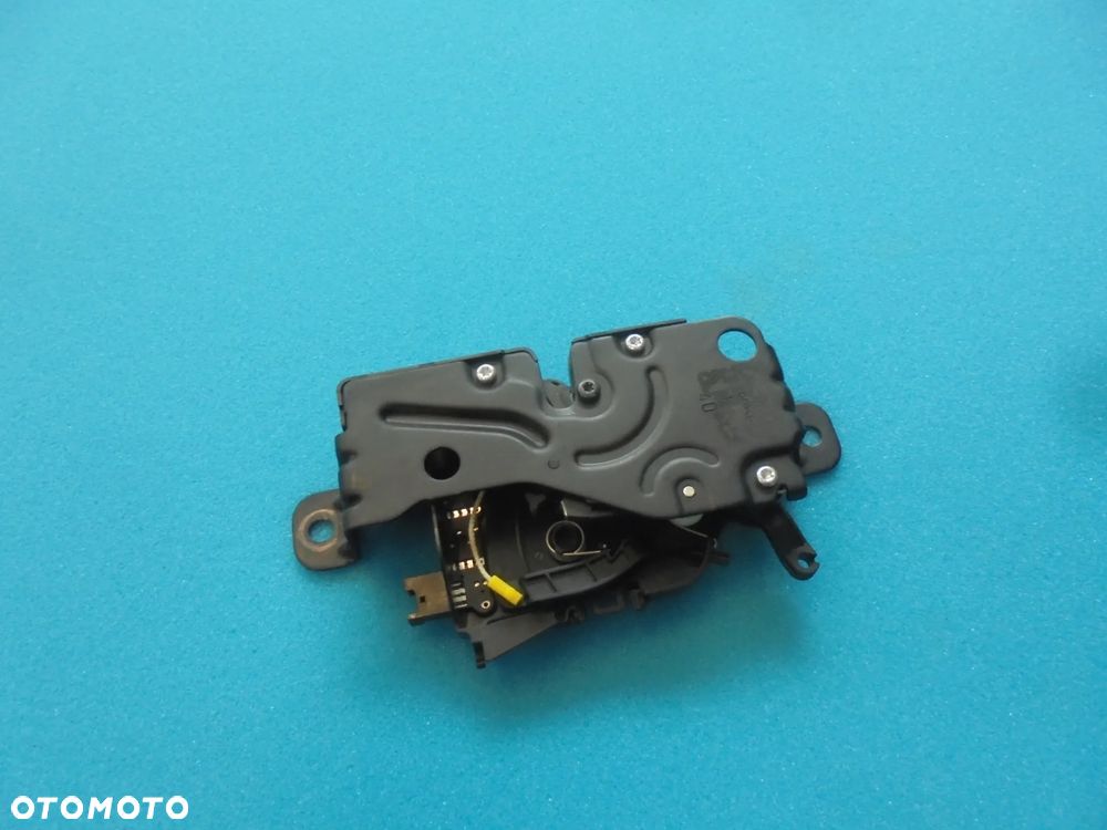 BMW 5 G30 ZAMEK TYLNEJ KLAPY - 1