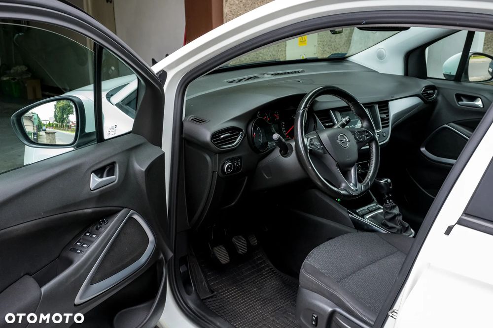 Opel Crossland X 1.2 T Enjoy S&S - 9
