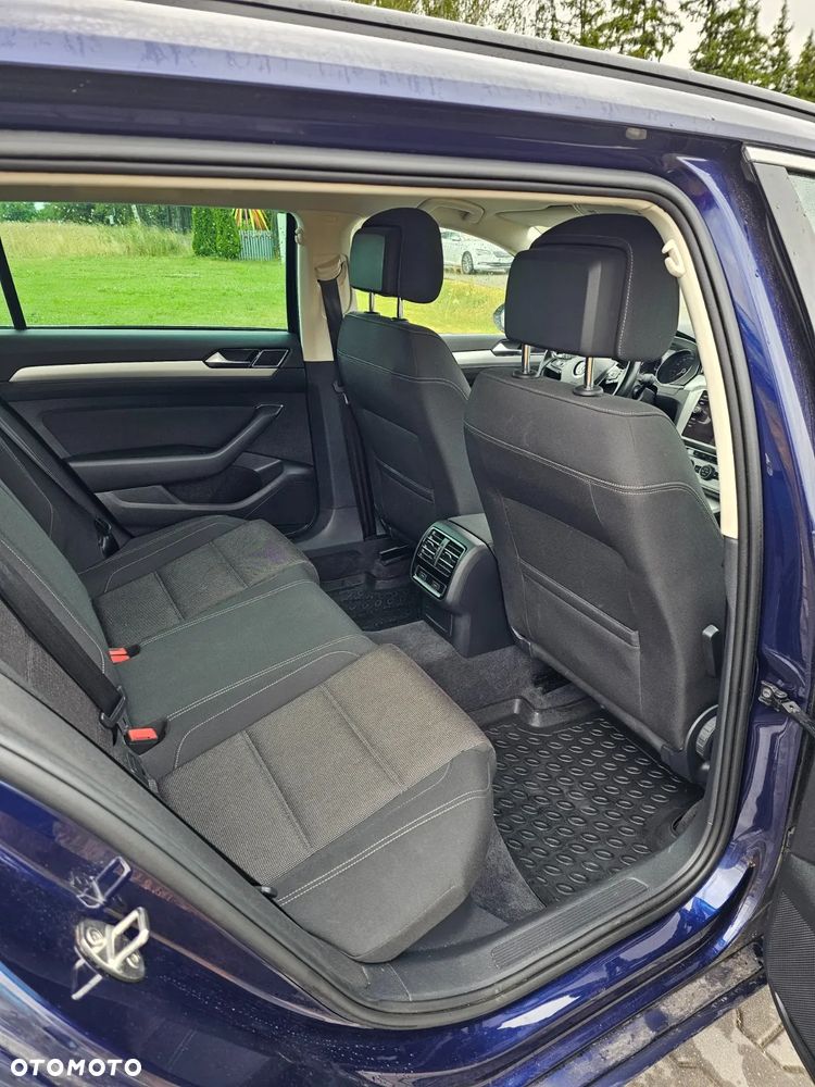 Volkswagen Passat - 13