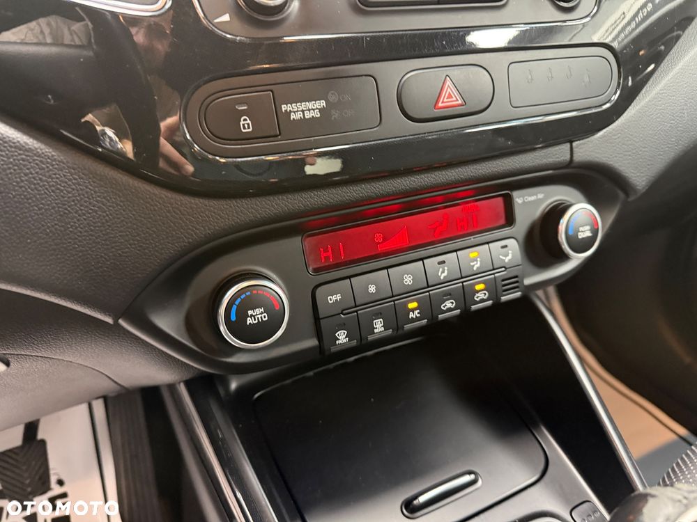 Kia Carens - 16