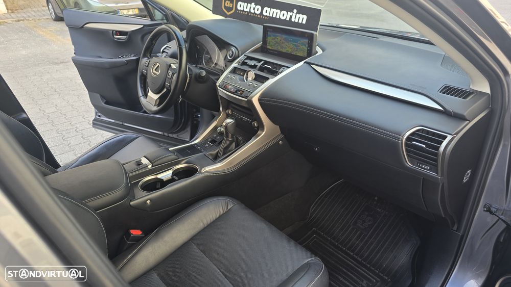Lexus NX 300h Executive+ - 28