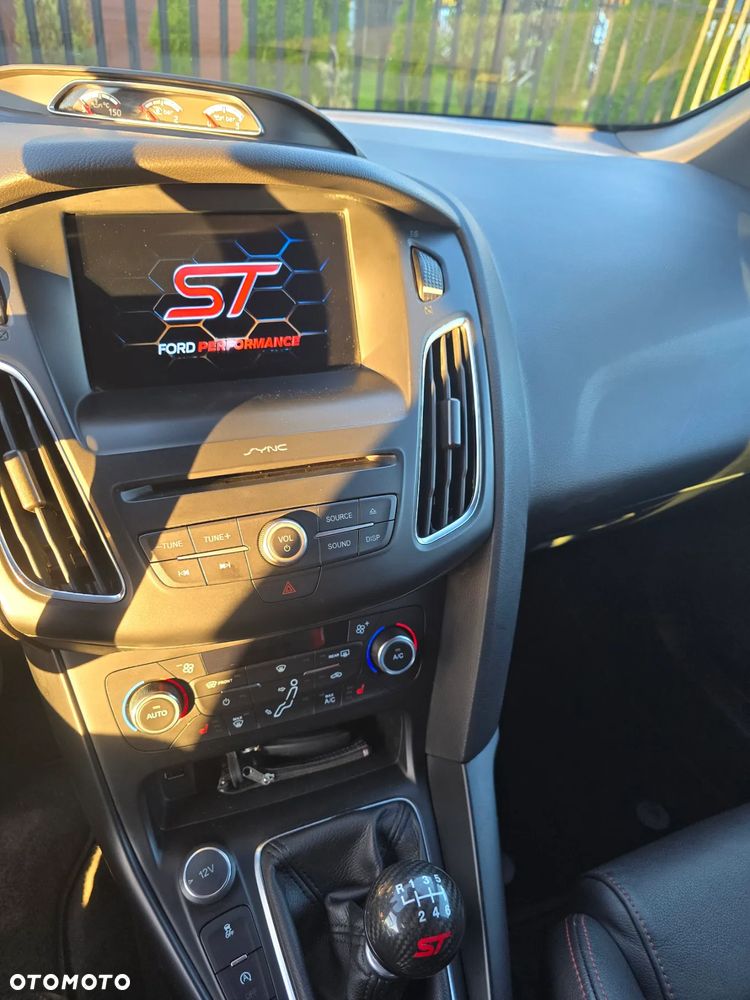 Ford Focus 2.0 EcoBoost ST mit Leder-Exclusiv-Paket - 12