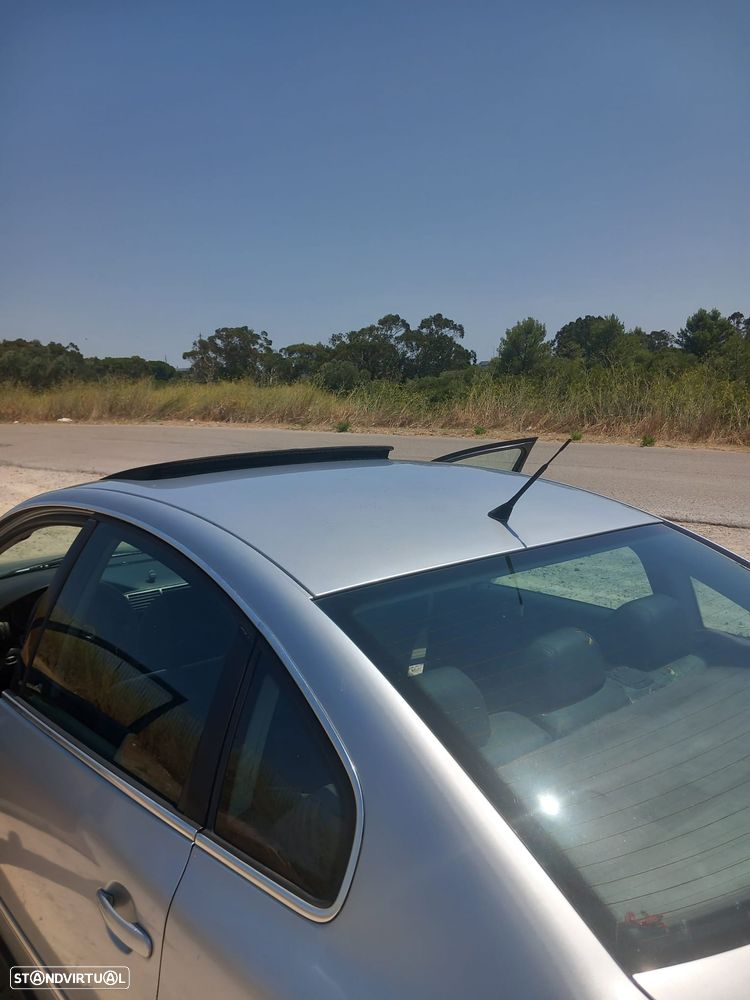 VW Passat 1.9 TDi Highline - 11