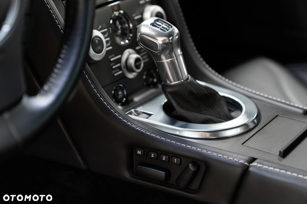 Aston Martin V12 Vantage - 29