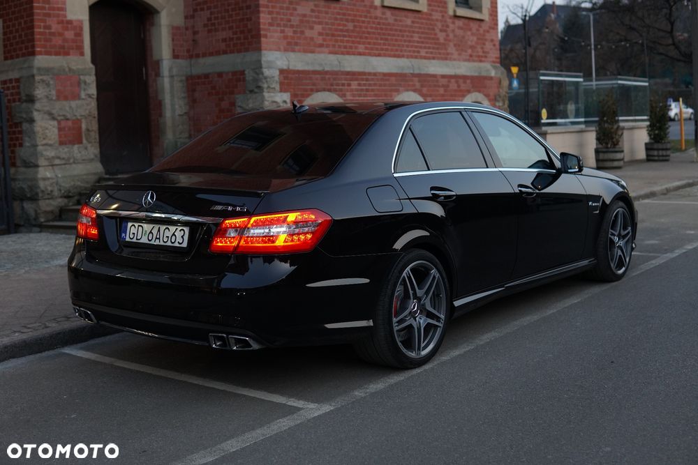 Mercedes-Benz Klasa E 63 AMG - 22