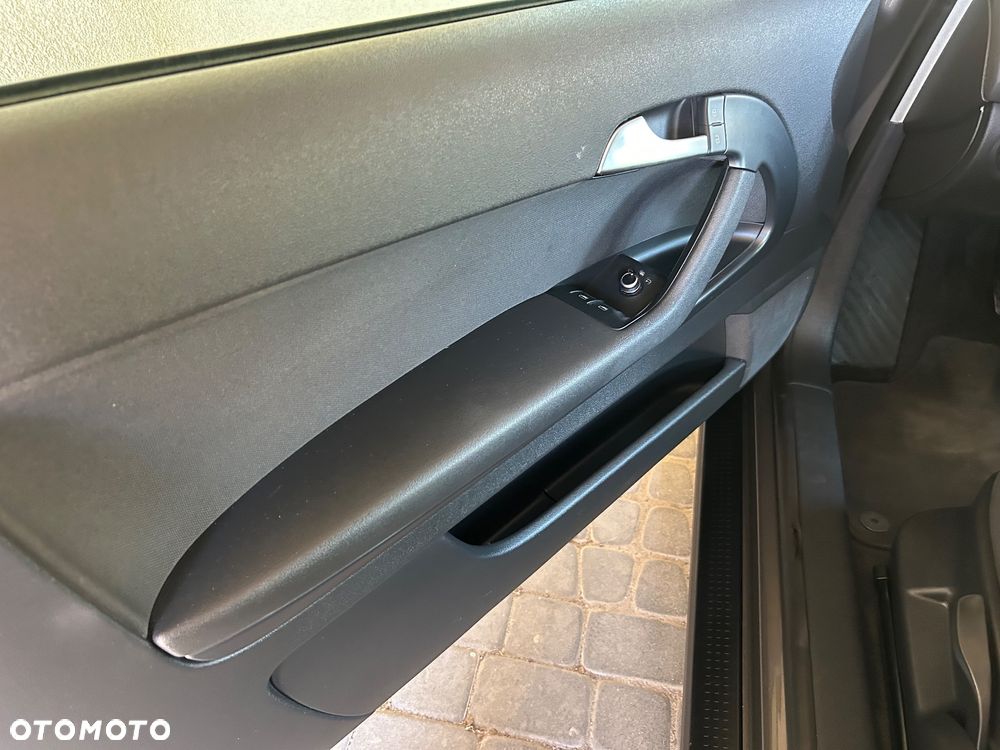 Audi A3 3-drzwiowe 1.6 TDI Attraction - 29