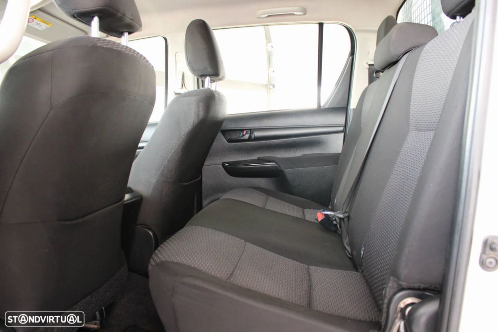 Toyota Hilux 2.4 D-4D 4X4 Cabine dupla - 13