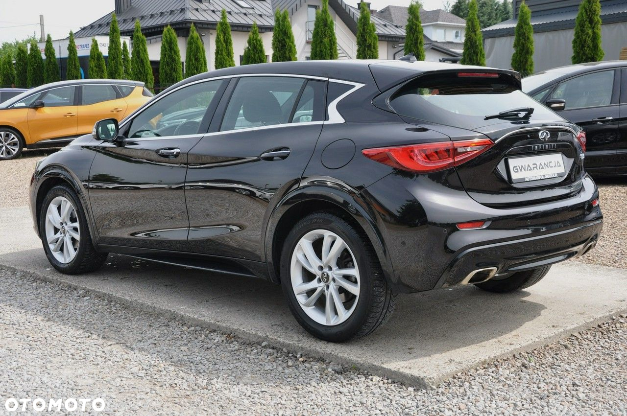 Infiniti Q30 1.6t DCT Premium Tech - 9