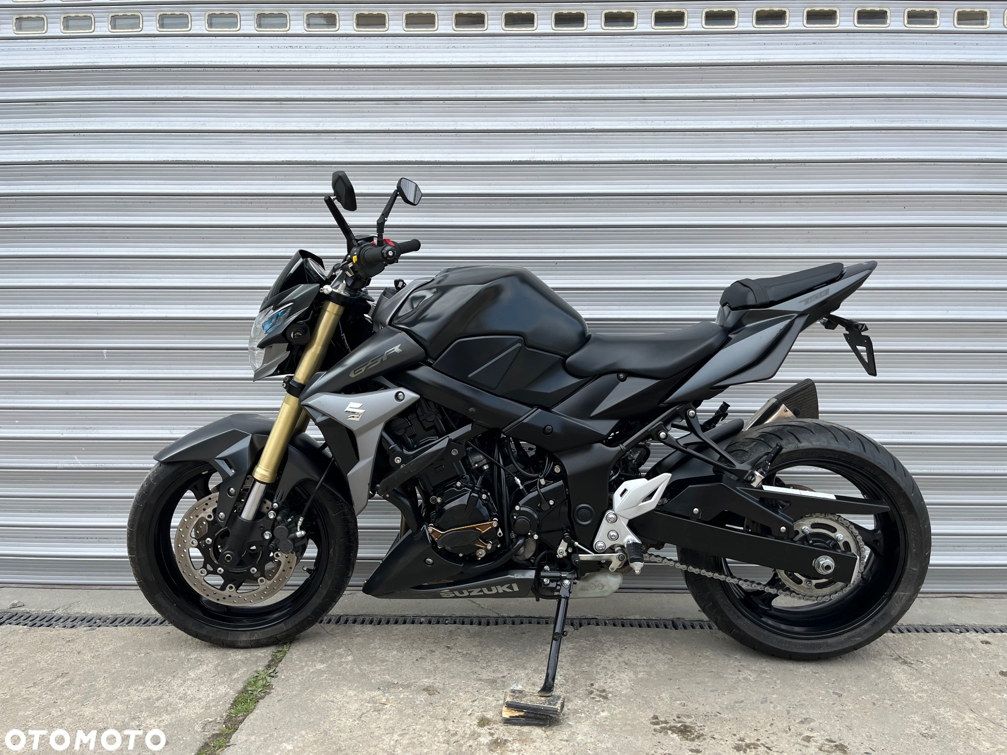 Suzuki GSR - 20