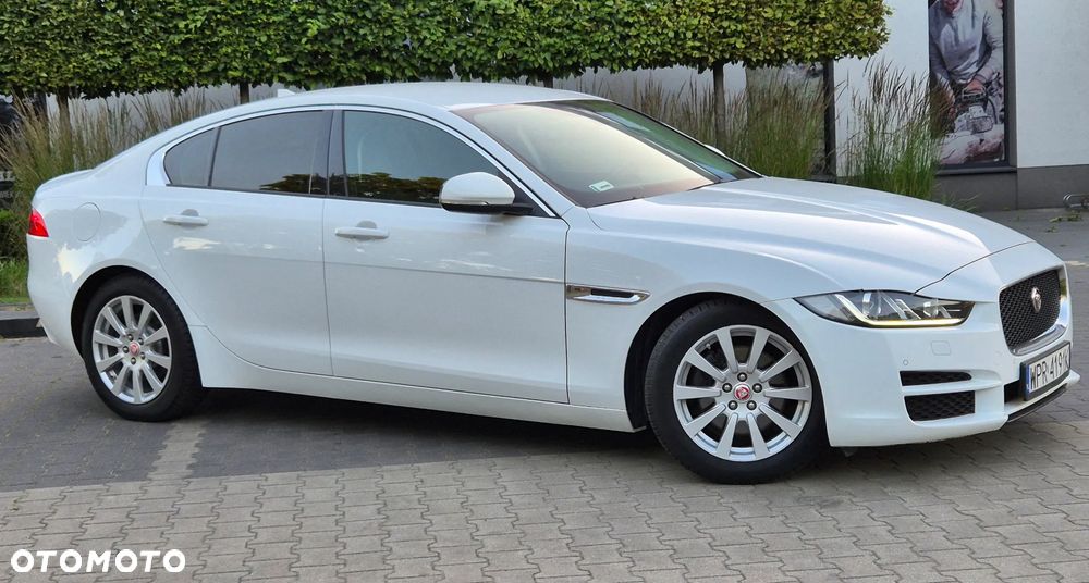 Jaguar XE 2.0 D R-Sport - 37