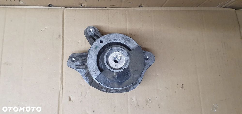 Łapa poduszka silnika Mercedes E-Klasa W213 3.0 CDI A2132402500 - 1