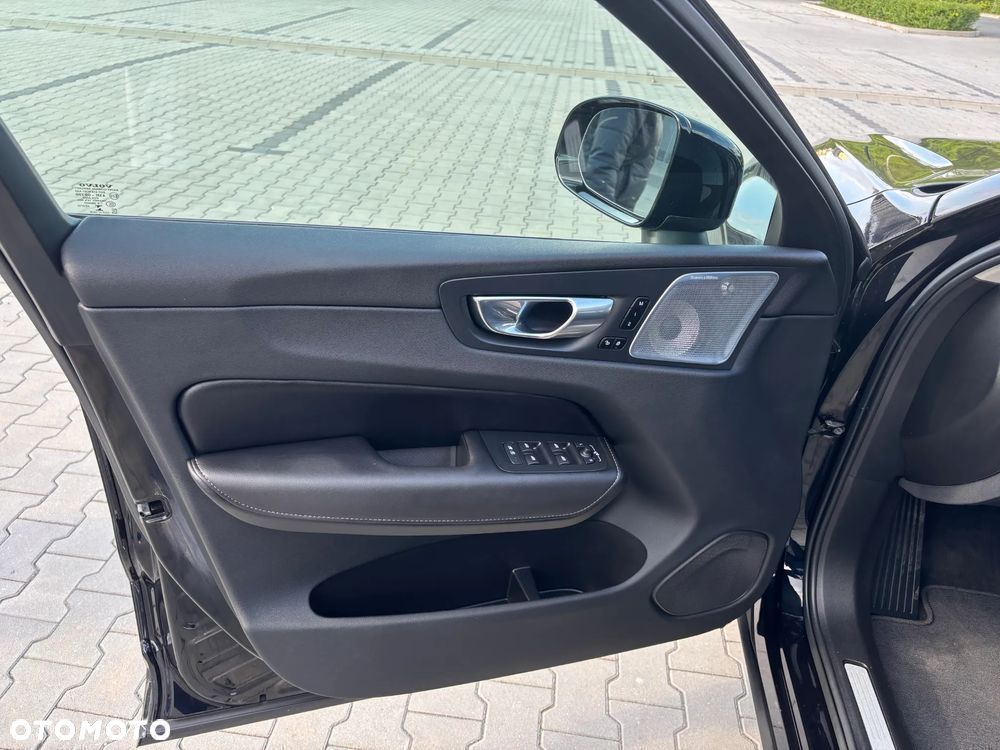 Volvo XC 60 B5 B AWD Ultimate Black Edition - 17