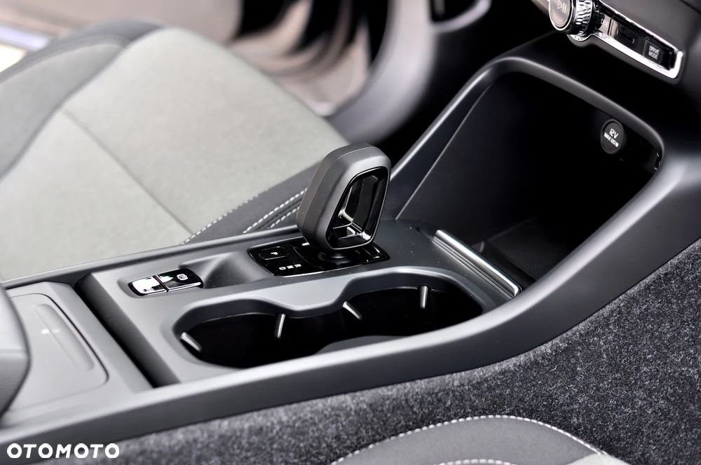 Volvo XC 40 B3 B DKG Plus Bright - 33