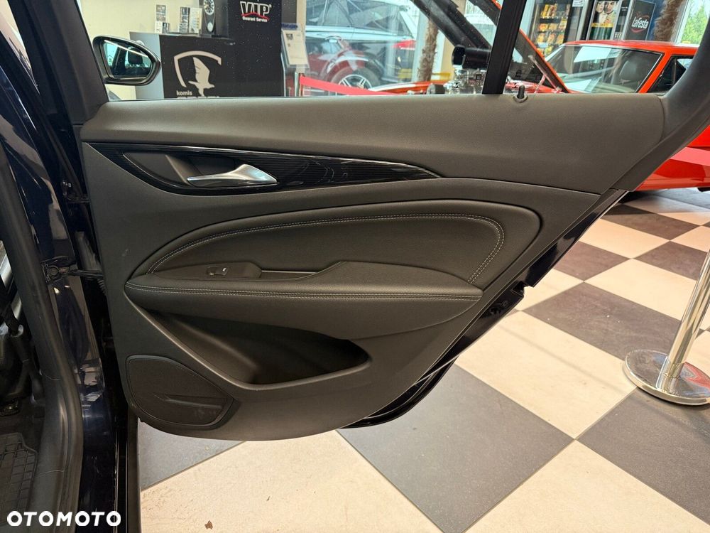 Opel Insignia - 12