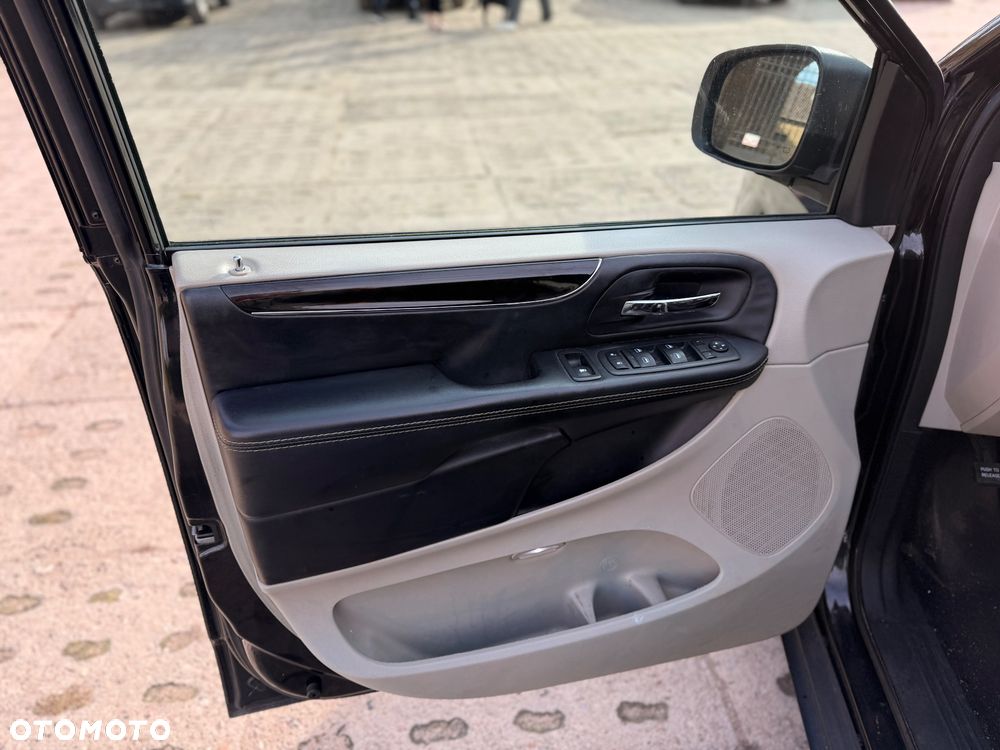 Dodge Grand Caravan - 14