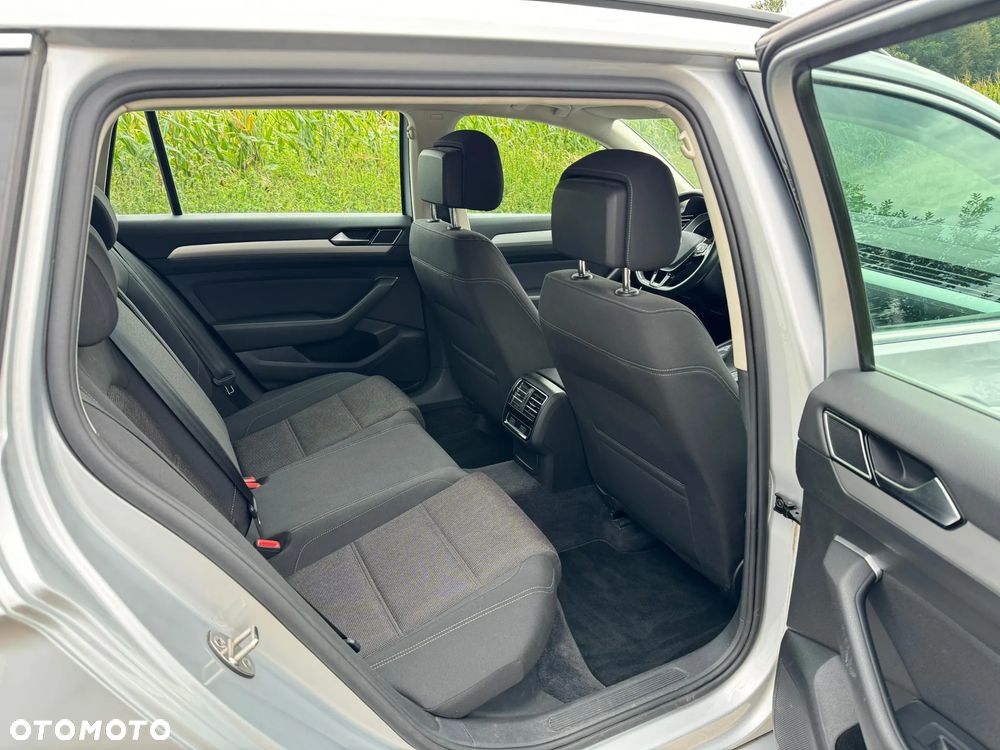 Volkswagen Passat Variant 2.0 TDI (BlueMotion Technology) Comfortline - 21