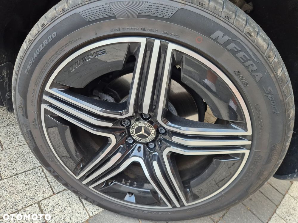 Mercedes-Benz GLC 300 4Matic 9G-TRONIC AMG Line Advanced - 21