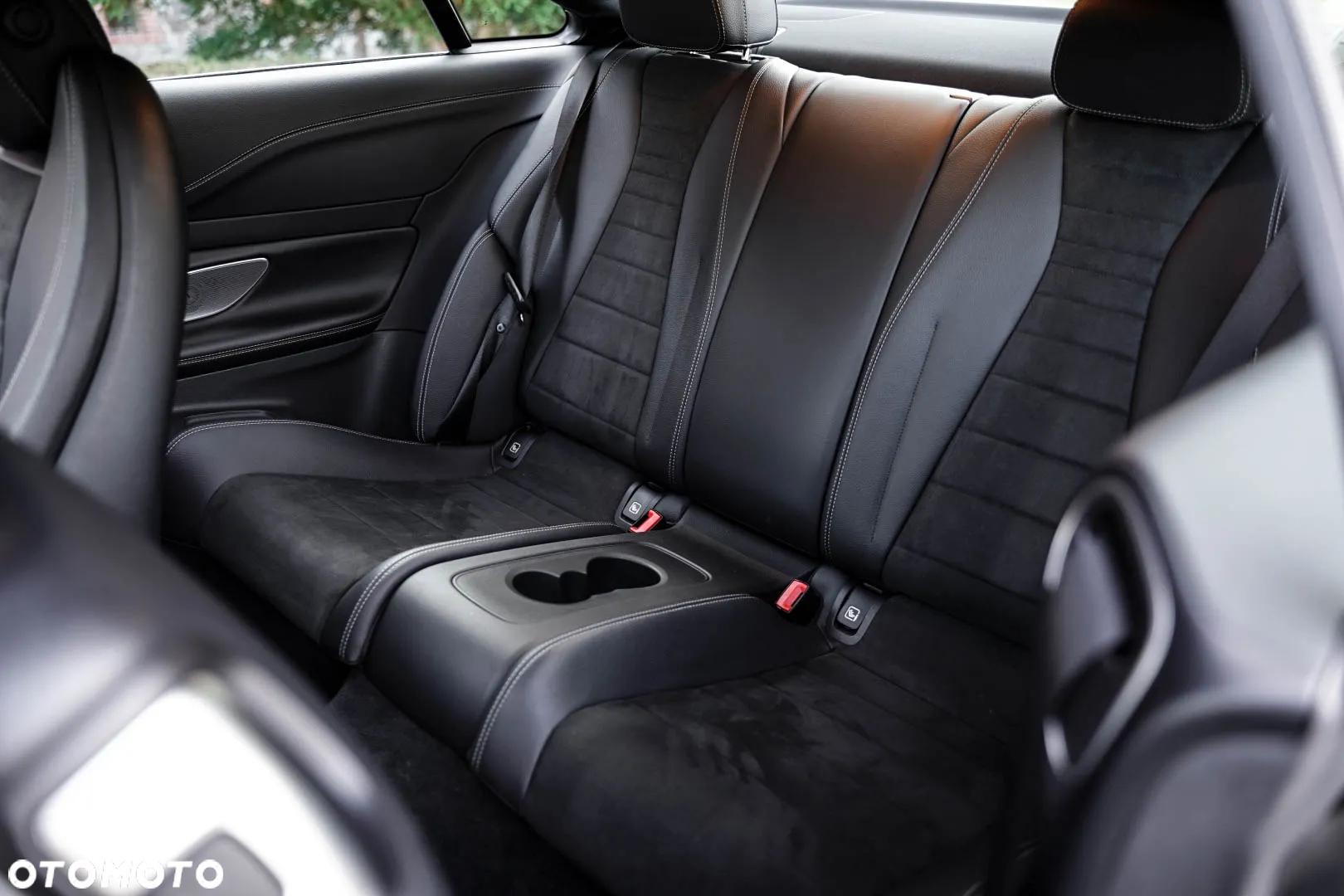 Mercedes-Benz Klasa E 200 Coupe 9G-TRONIC - 33