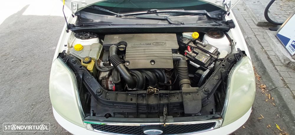 Ford Fiesta 1.4 Ghia - 8