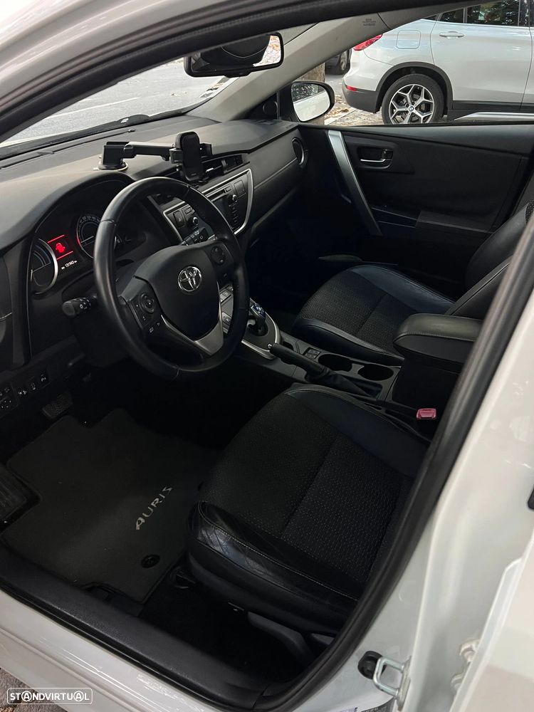 Toyota Auris Touring Sports 1.8 HSD Sport+Skyview - 10