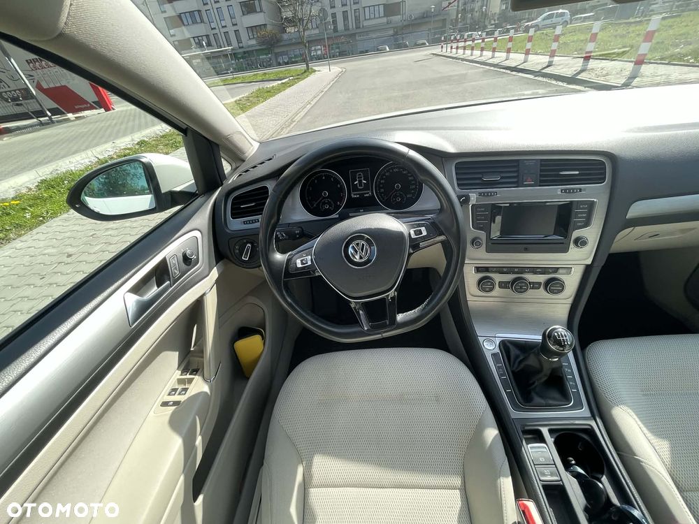 Volkswagen Golf 1.2 TSI BMT Comfortline - 12