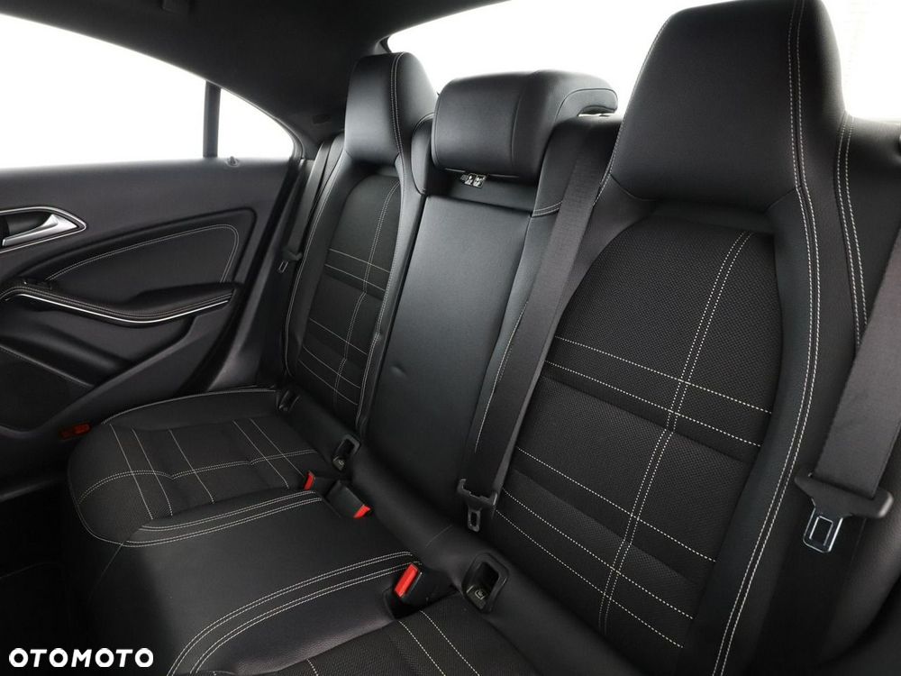 Mercedes-Benz CLA 180 Urban - 18