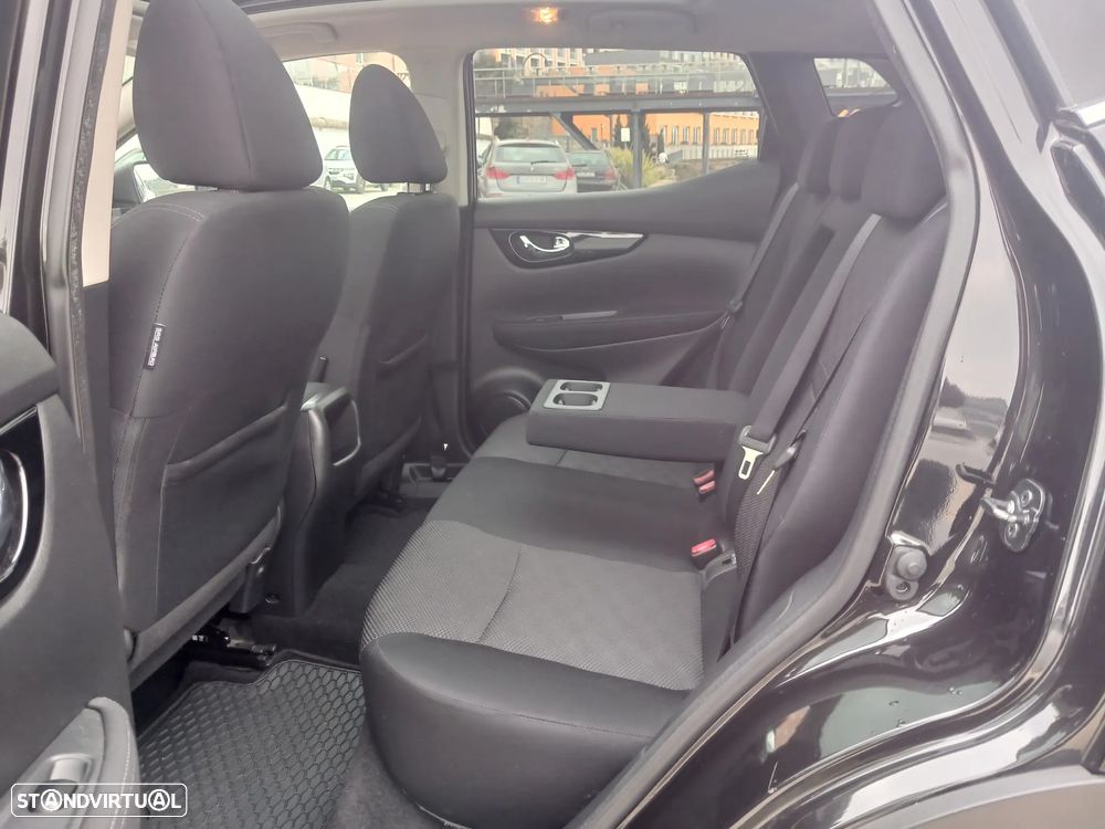 Nissan Qashqai 1.6 dCi N-Connecta 18 - 14