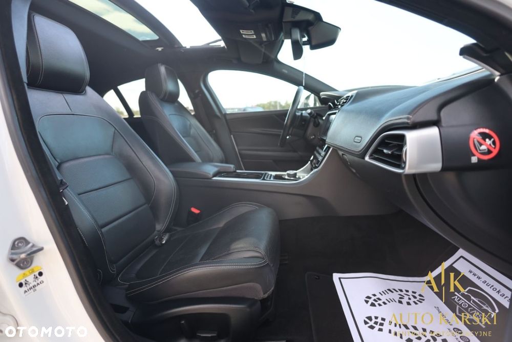 Jaguar XE - 39
